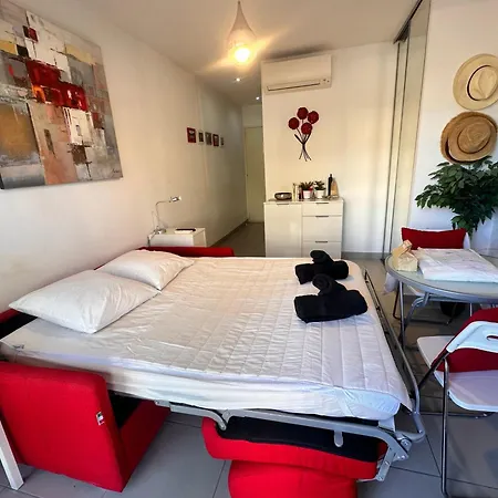 Apartament Avec Cour Interieure - Proche De La