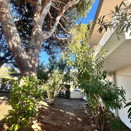 Avec Cour Interieure - Proche De La Appartement *
